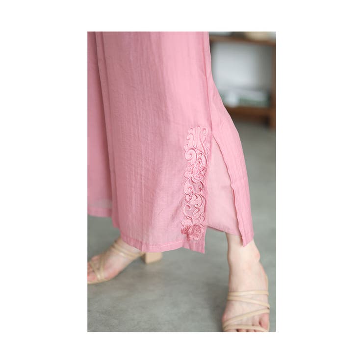 裾に咲く花刺繍の涼しげゆったりワイドパンツ【5月11日20時販売新作】