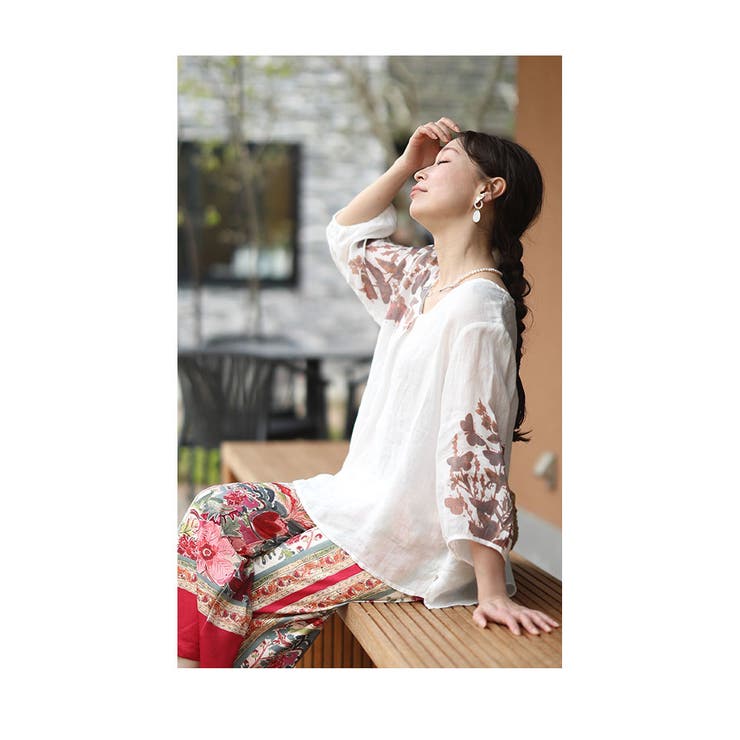 滲み描く花々と蝶のリネンシャツブラウス【5月15日20時販売新作】