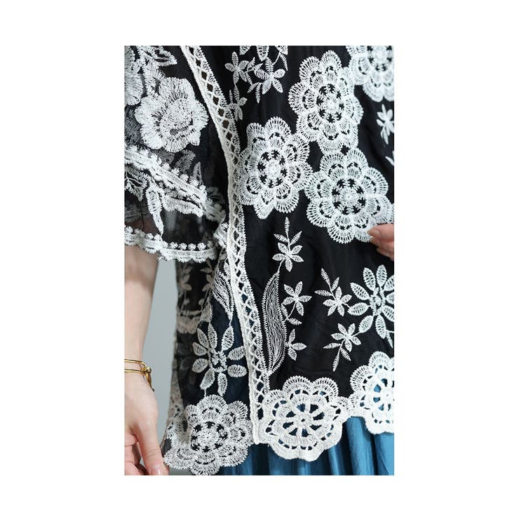 PRADA ノースリーブトップス 黒　花柄レース模様 PRADA トップス ノースリーブ レース 花柄 バックリボン