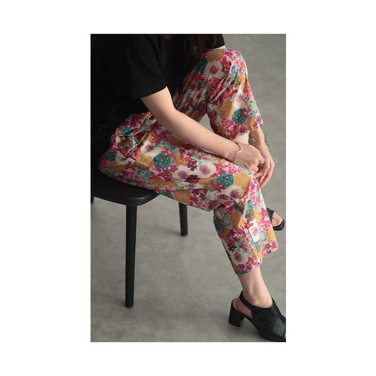 レトロに華やぐ花柄ストレートパンツ レディース ファッション