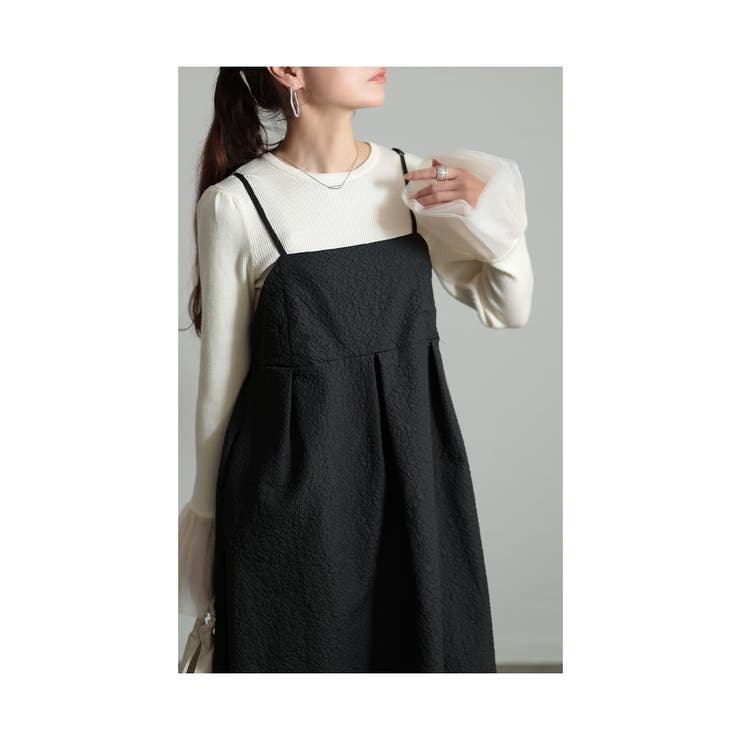 ドラマティックな小花エンボスワンピース【12月5日20時販売新作】