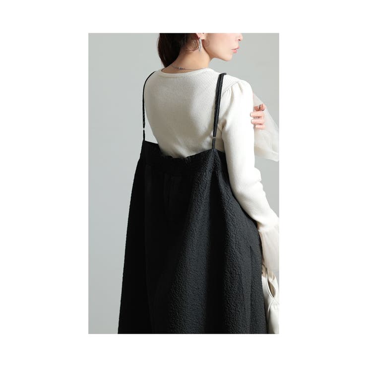ドラマティックな小花エンボスワンピース【12月5日20時販売新作】