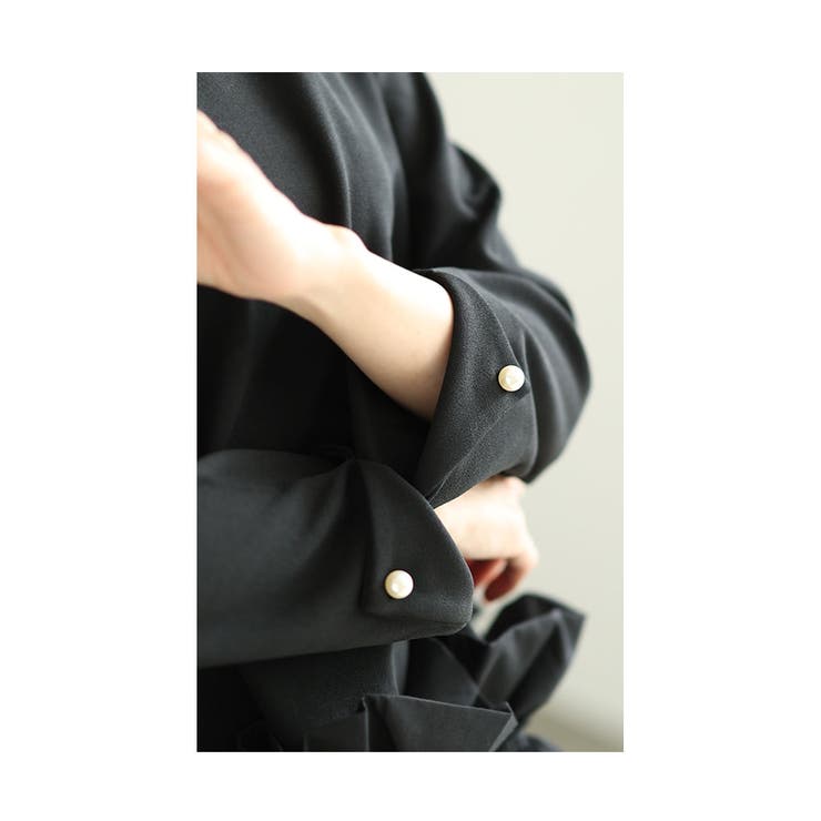 袖パール付き裾シャーリングフリルトップス【1月1日20時販売新作】