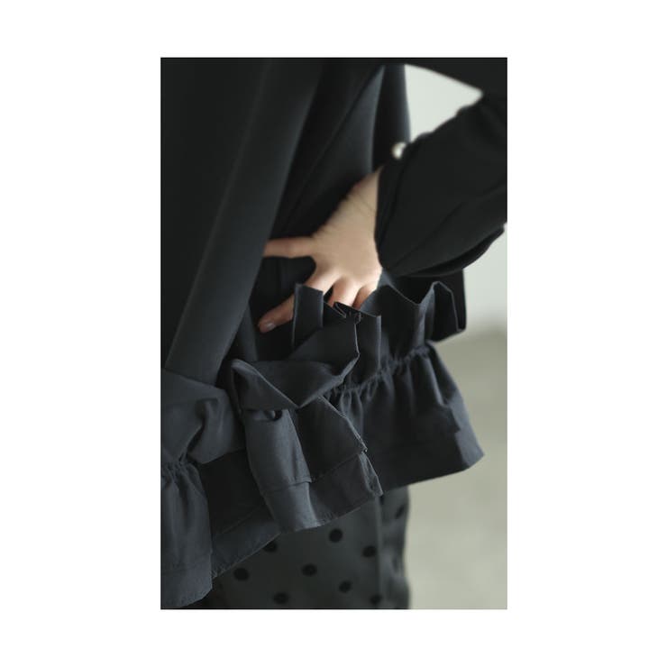 袖パール付き裾シャーリングフリルトップス【1月1日20時販売新作】