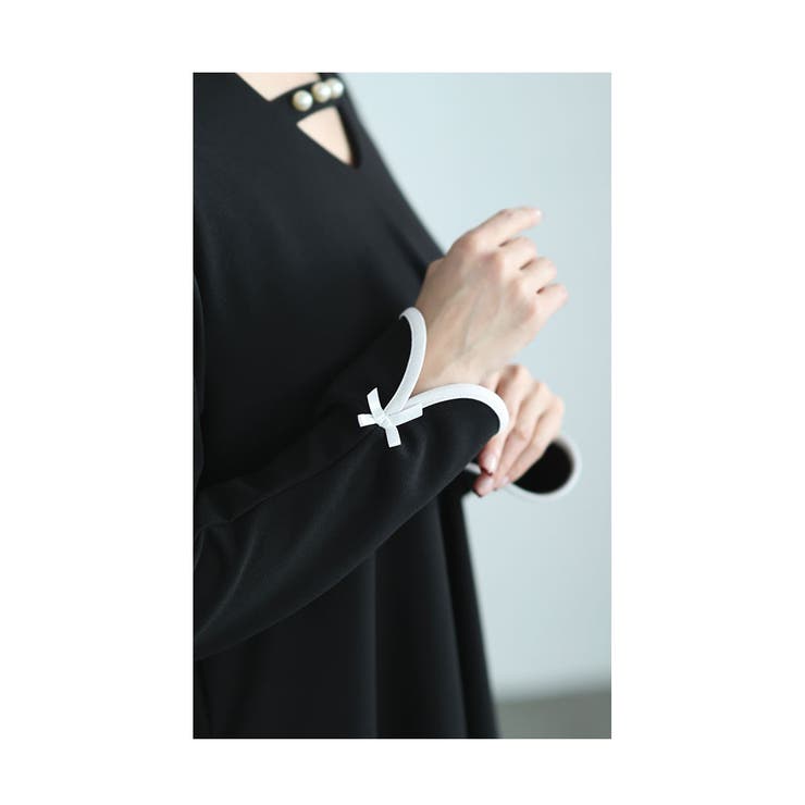 女性らしく揺れる裾フレアパールネックワンピース レディース