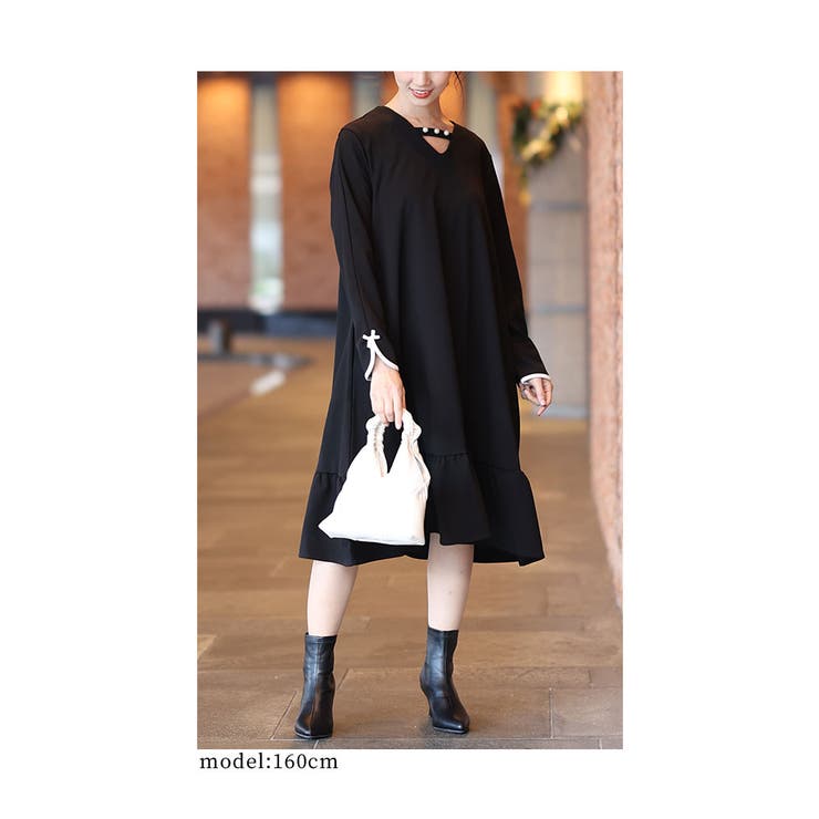 女性らしく揺れる裾フレアパールネックワンピース レディース