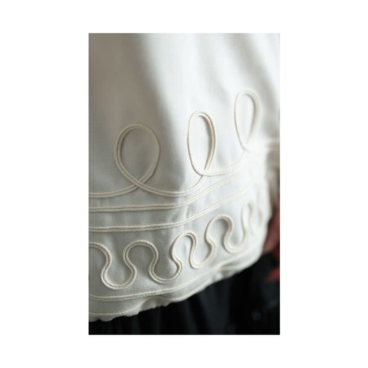 リズミカルに流れるコード刺繍プルオーバー【1月2日20時販売新作】
