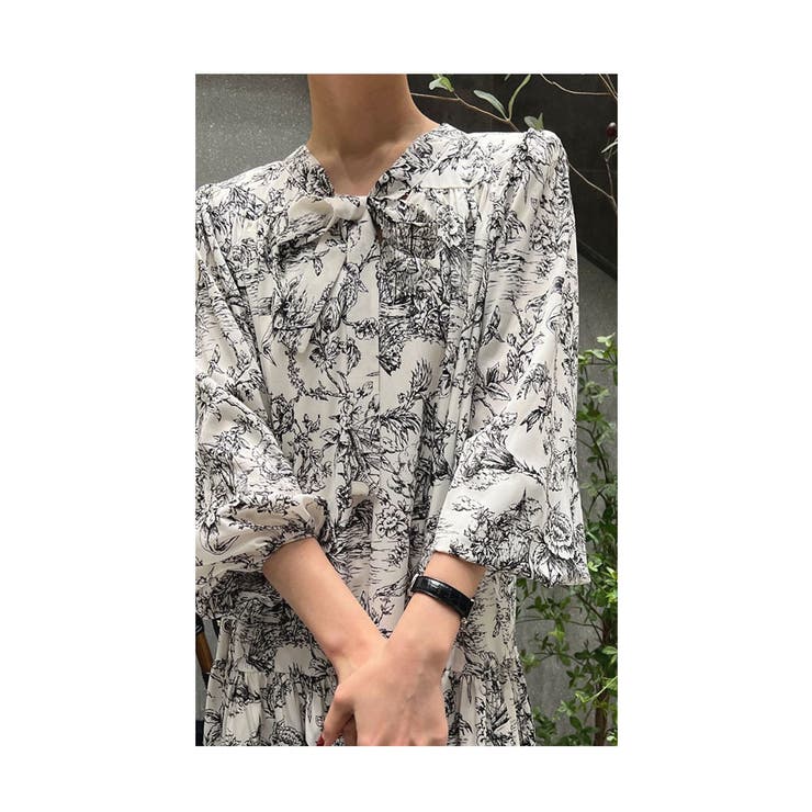 線画で描いた風景画が美しいボウタイリボンティアードワンピース