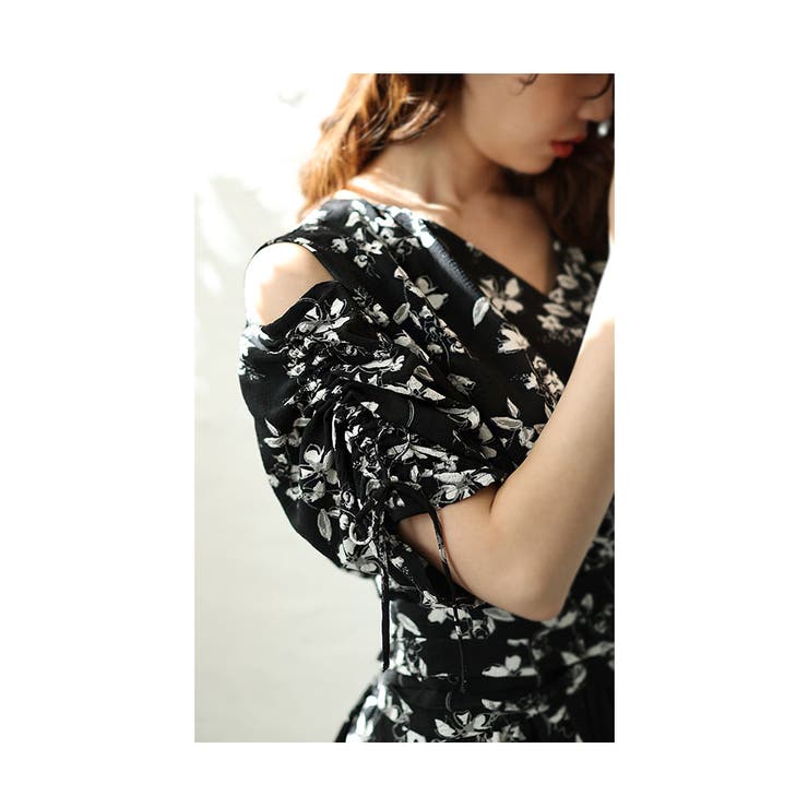 肩あきリボンスリーブの花柄カシュクールワンピース【3月1日20時販売新作】