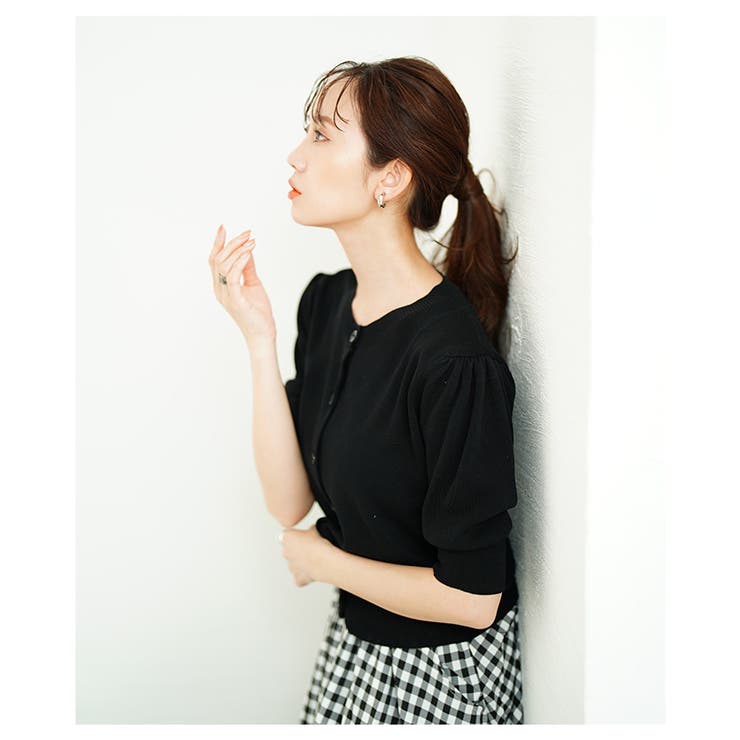大人可愛いニットカーディガンとギンガムチェックスカートの2点