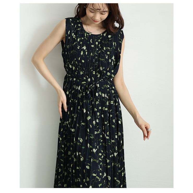 リーフ柄ロングプリーツワンピース　【5月3日20時販売新作】