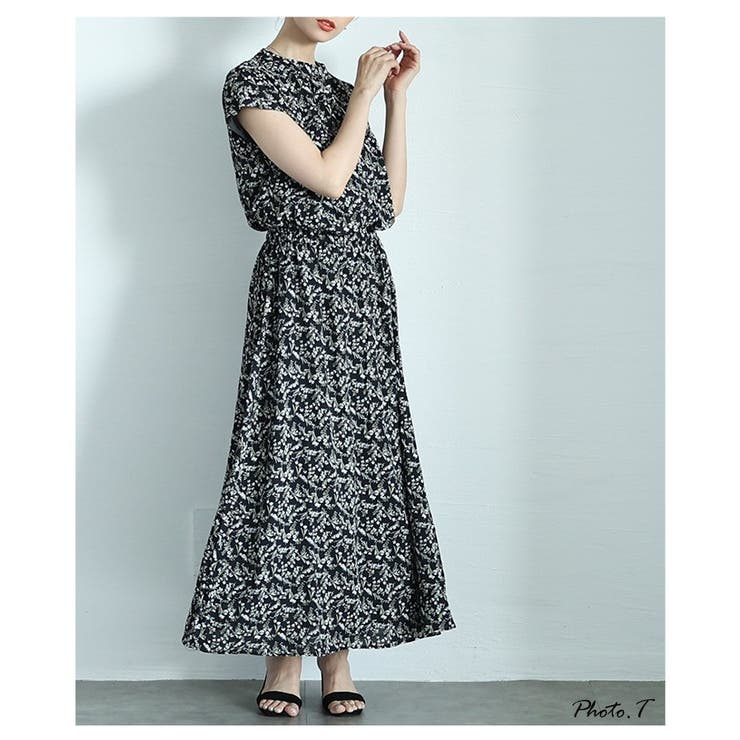 洗練さを纏う小花柄が美しいロングワンピース【6月14日20時販売新作】