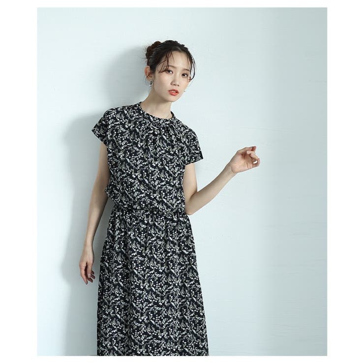 洗練さを纏う小花柄が美しいロングワンピース【6月14日20時販売新作】