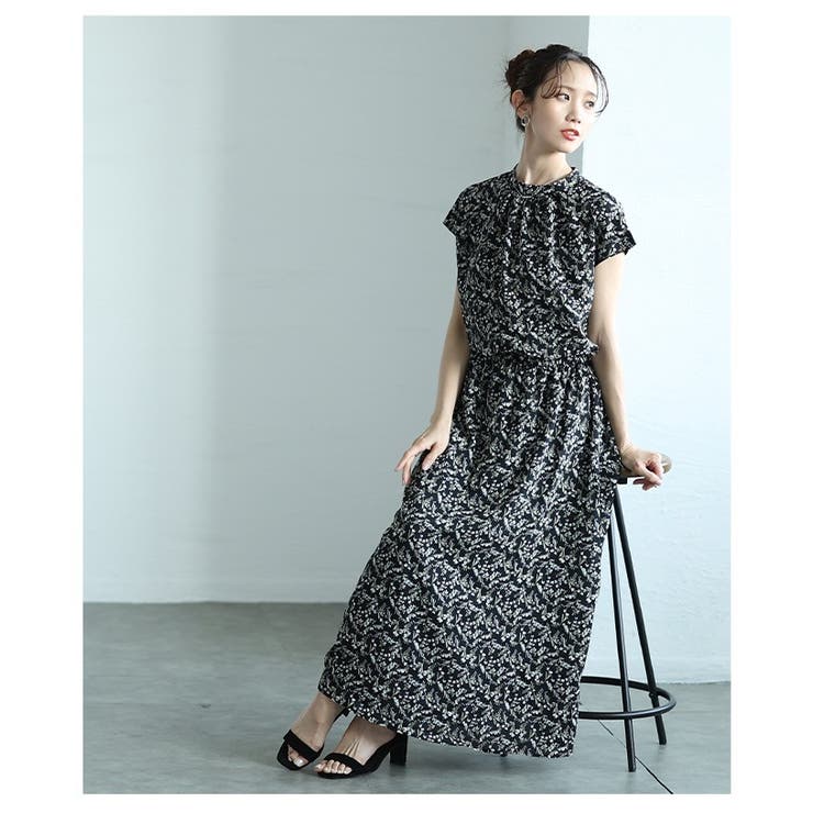 洗練さを纏う小花柄が美しいロングワンピース【6月14日20時販売新作】