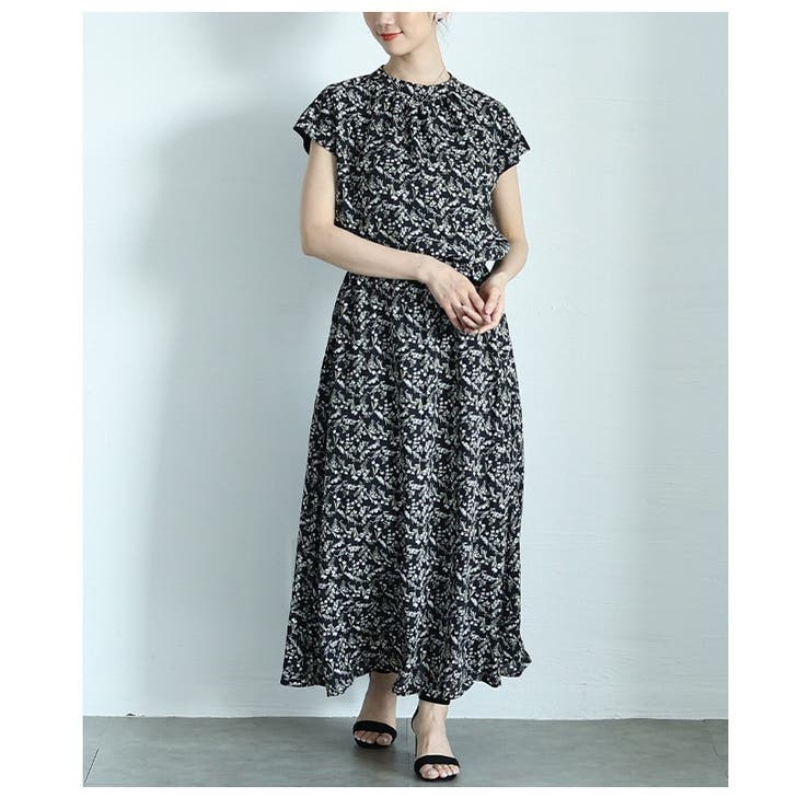 洗練さを纏う小花柄が美しいロングワンピース【6月14日20時販売新作】