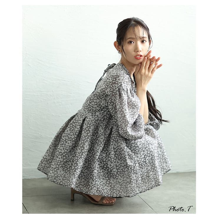 知的な色合いに咲き誇る小花柄パフスリーブペプラムフレアブラウス レディース ファ… | Sawa a la mode | 詳細画像3 