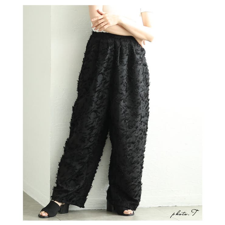 大人エレガンス×リラクシーで魅了するフリンジジャガードタックパンツ