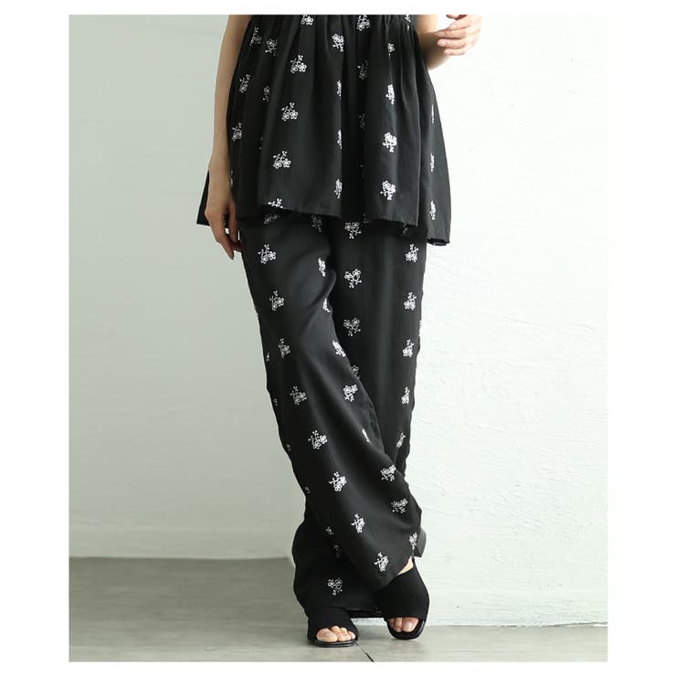 華やかさと品を兼ね備えたミニフラワー刺繍のセミワイドパンツ レディース ファッシ… | Sawa a la mode | 詳細画像5 