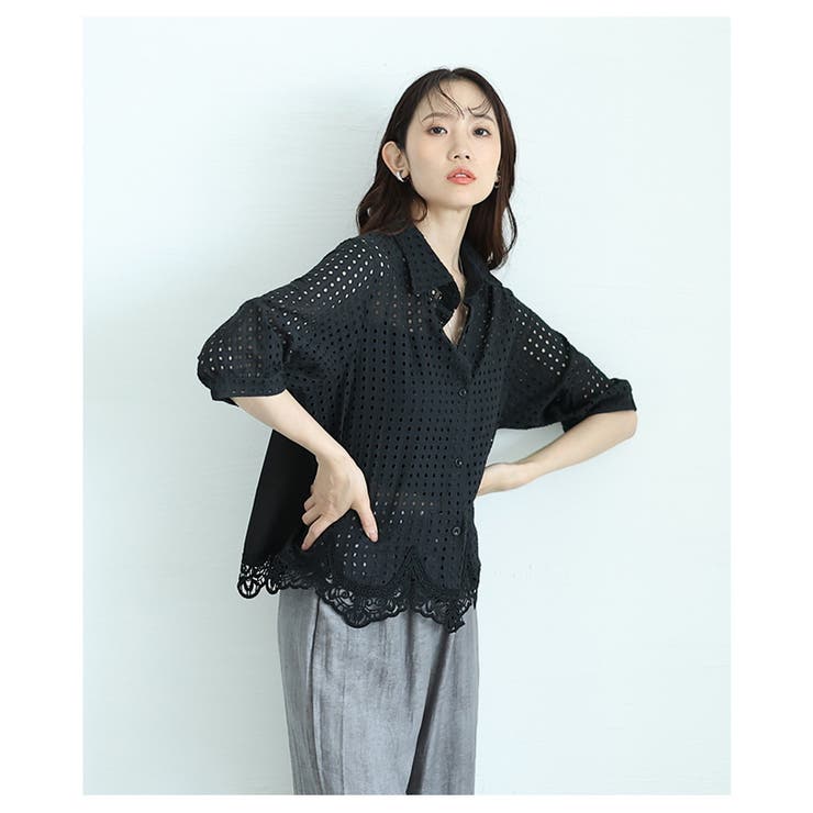 繊細なデザインで抜け感をつくる大人のレースシャツ レディース