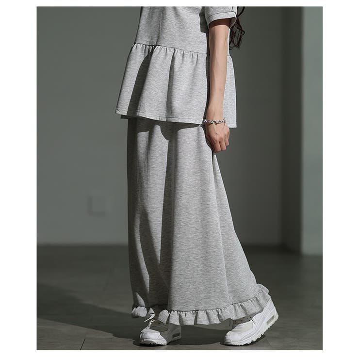 大人の甘さ纏うペプラムトップス＆裾フリルロングスカートセットアップ