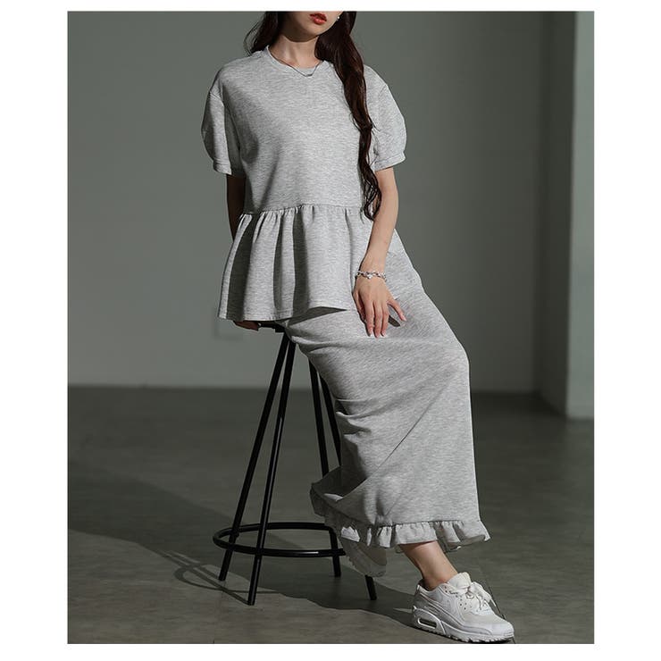 大人の甘さ纏うペプラムトップス＆裾フリルロングスカートセットアップ