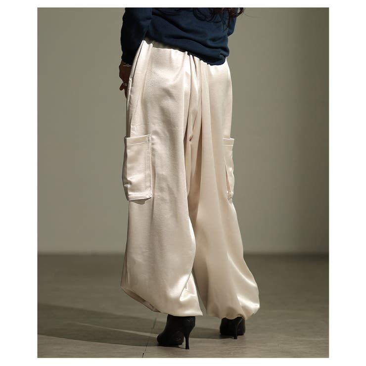 ラグジュアリーに煌めく裾ドロストサテンカーゴパンツ レディース