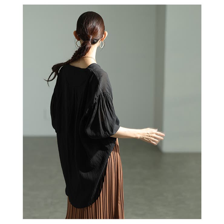 大人の抜け感纏うVネックフィッシュテールシアーブラウス レディース