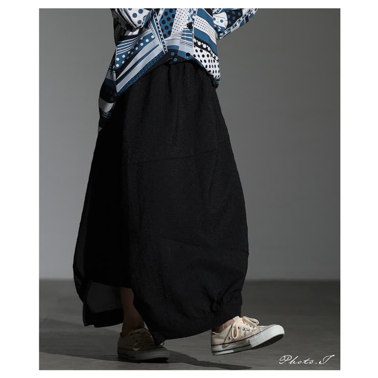 甘さを削ぎ落した変形ヘムラインエンボスバルーンスカート レディース ファッション | Sawa a la mode | 詳細画像2 