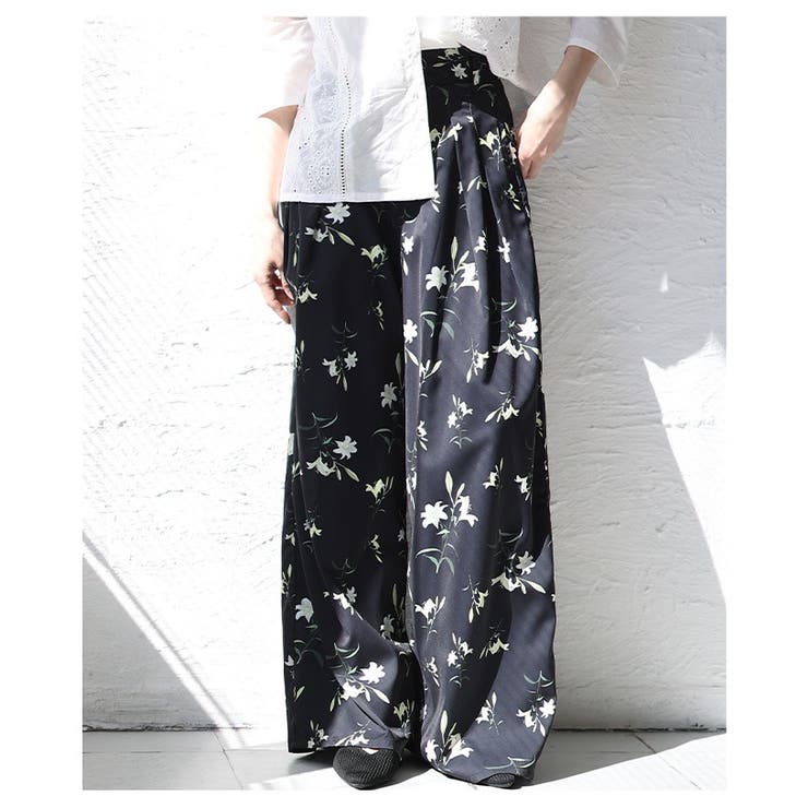 ブラック | 大人に馴染む華やかな花柄プリントタックワイドパンツ レディース ファッション | Sawa a la mode