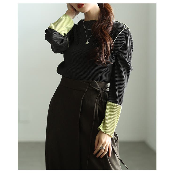 チャコール | コーデのアクセントになるバイカラースリーブプリーツトップス レディース | Sawa a la mode