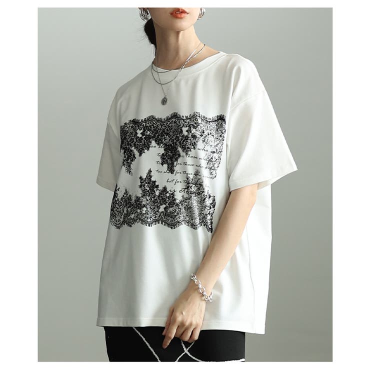 オフホワイト | リッチに華やぐレース柄フロッキープリントTシャツ レディース ファッション | Sawa a la mode