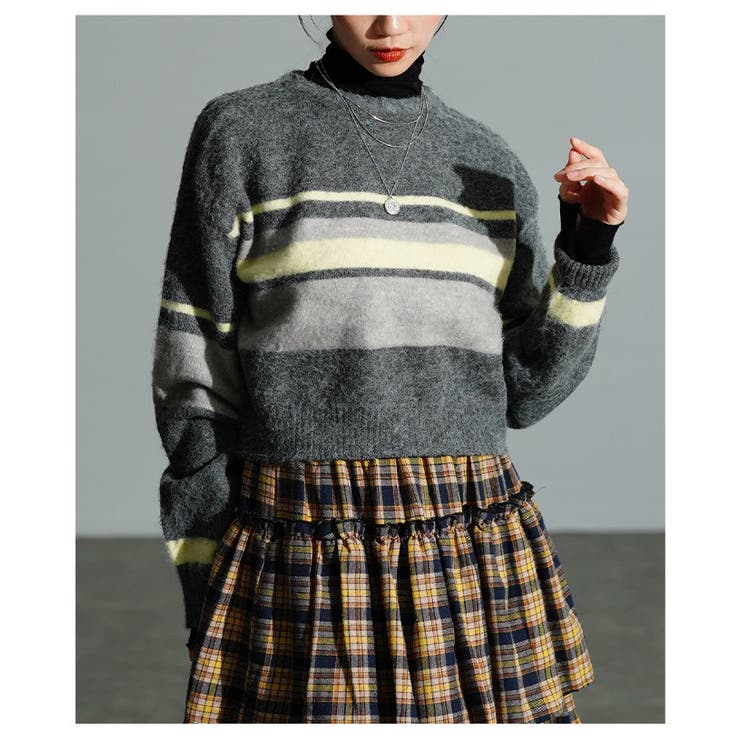 チャコール | リズミカルに描かれたマルチボーダー起毛ニットセーター レディース ファッション | Sawa a la mode