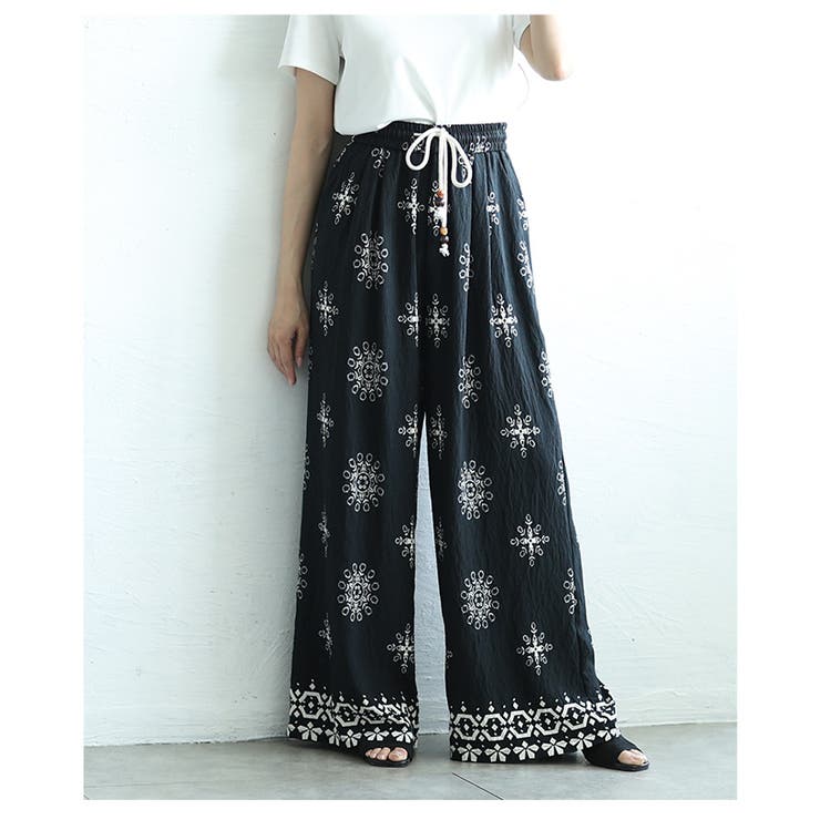 ブラック | エスニックな雰囲気を纏うリラクシーな刺繍ワイドパンツ レディース ファッション | Sawa a la mode