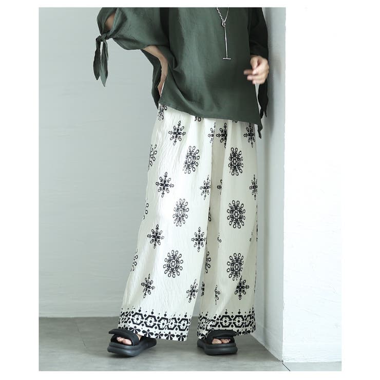 ホワイト | エスニックな雰囲気を纏うリラクシーな刺繍ワイドパンツ レディース ファッション | Sawa a la mode
