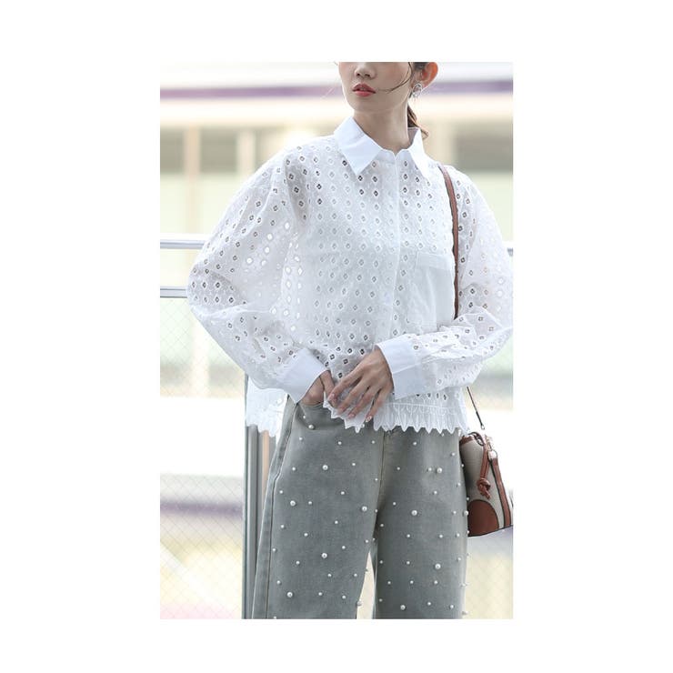 ホワイト | お花が浮かび上がるパンチングレースのコットンシャツブラウス レディース ファッシ… | Sawa a la mode