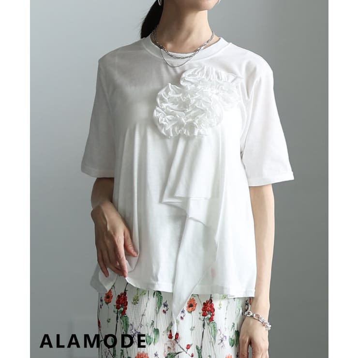 ホワイト | 華やかに決まるフラワーアクセントTシャツ レディース トップス | Sawa a la mode