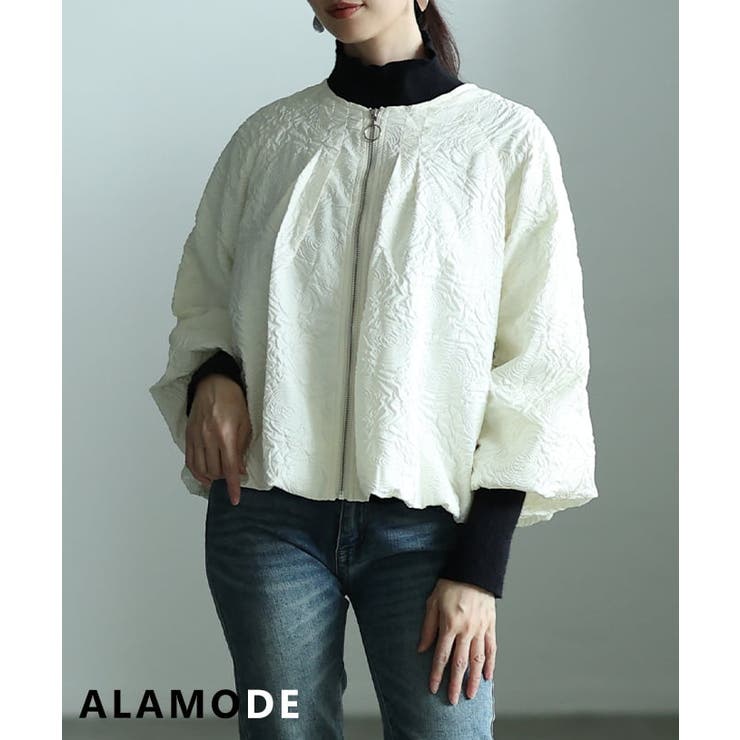 オフホワイト | 立体感で魅せるローズ柄ジャガードノーカラーブルゾン レディース アウター | Sawa a la mode