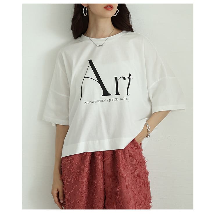 オフホワイト | 一枚で垢抜ける大胆ロゴが目を惹くオーバーシルエットTシャツ レディース ファッシ… | Sawa a la mode