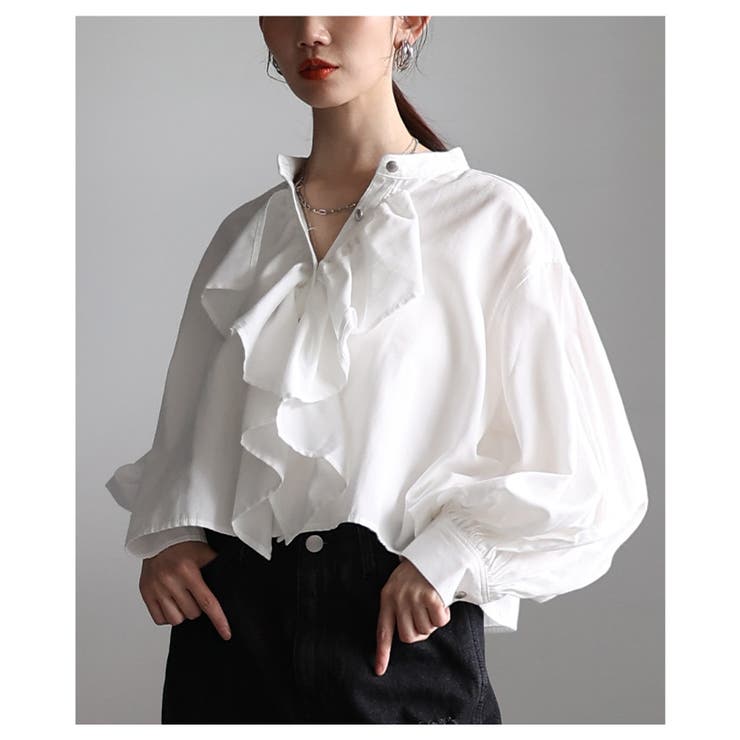 オフホワイト | 大人の特別感纏うラッフルフリルボリューム袖ブラウス レディース ファッション | Sawa a la mode
