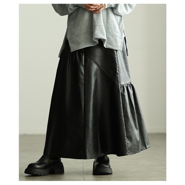 ブラック | 動きに差がつくアシンメトリーフェイクレザーフレアスカート レディース ファッション | Sawa a la mode