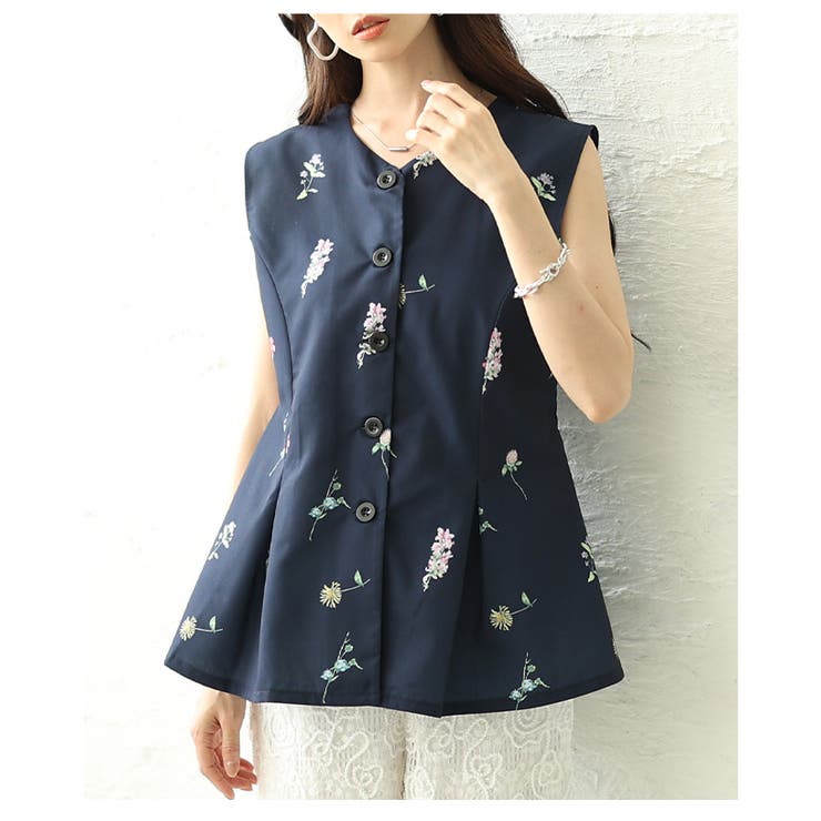 ネイビー | 爽やかな甘さ引き立つ花柄ペプラムフレアノースリーブトップス レディース ファッシ… | Sawa a la mode