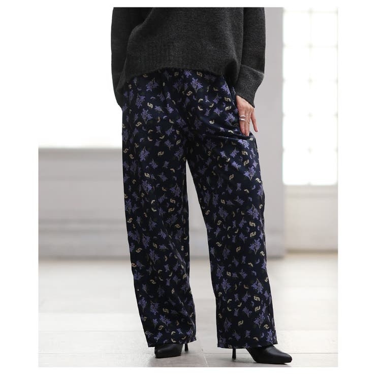 ネイビー | ポジティブコーデが決まる小花柄プリントワイドパンツ レディース ファッション | Sawa a la mode