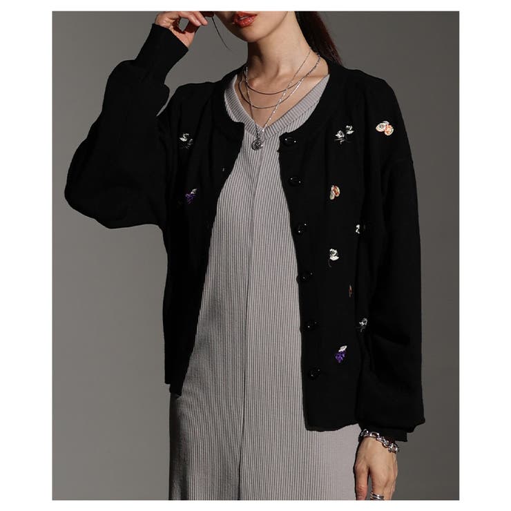 ブラック | 大人の遊び心宿る花柄×果物刺繍ニットカーディガン レディース ファッション | Sawa a la mode