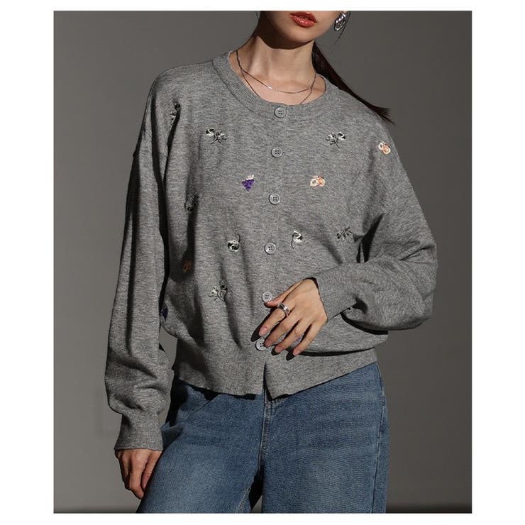 グレー | 大人の遊び心宿る花柄×果物刺繍ニットカーディガン レディース ファッション | Sawa a la mode