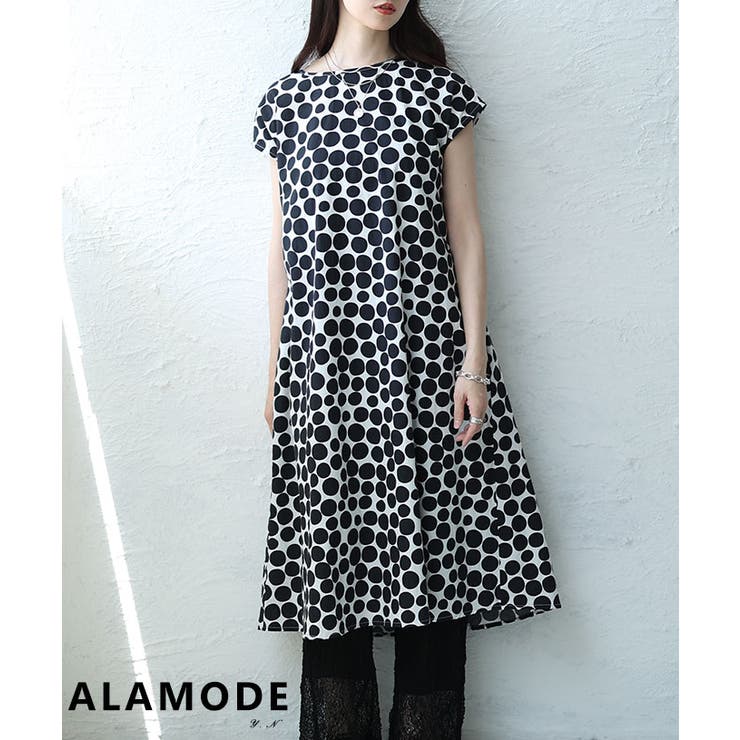ドット | 甘さを抑えたドット柄フレンチスリーブAラインワンピース レディース ファッション | Sawa a la mode