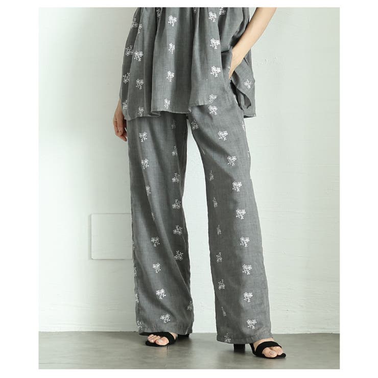 グレー | 華やかさと品を兼ね備えたミニフラワー刺繍のセミワイドパンツ レディース ファッシ… | Sawa a la mode