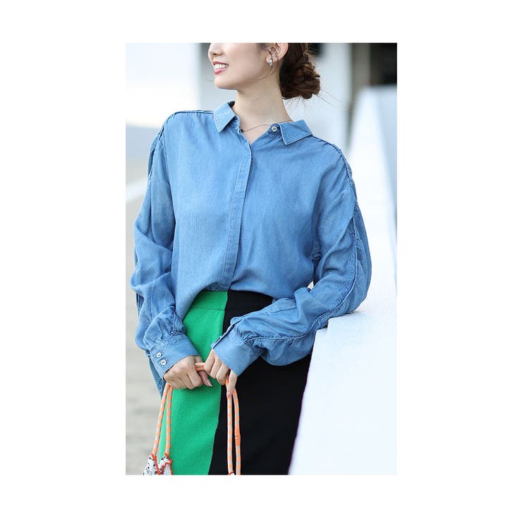ブルー | こなれた大人のギャザースリーブデニムシャツトップス レディース ファッション | Sawa a la mode
