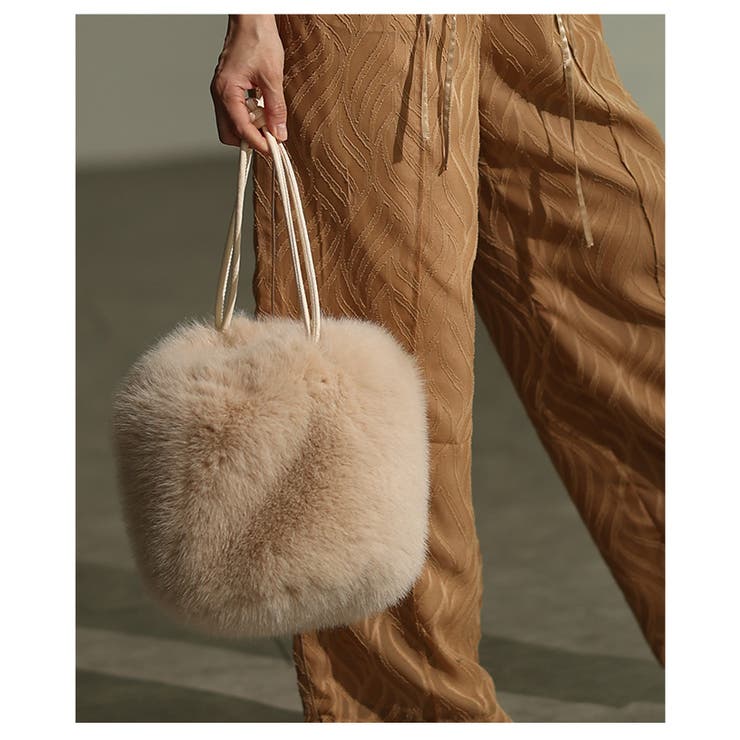ベージュ | コロンと愛らしいフェイクファー巾着ハンドバッグ レディース ファッション | Sawa a la mode