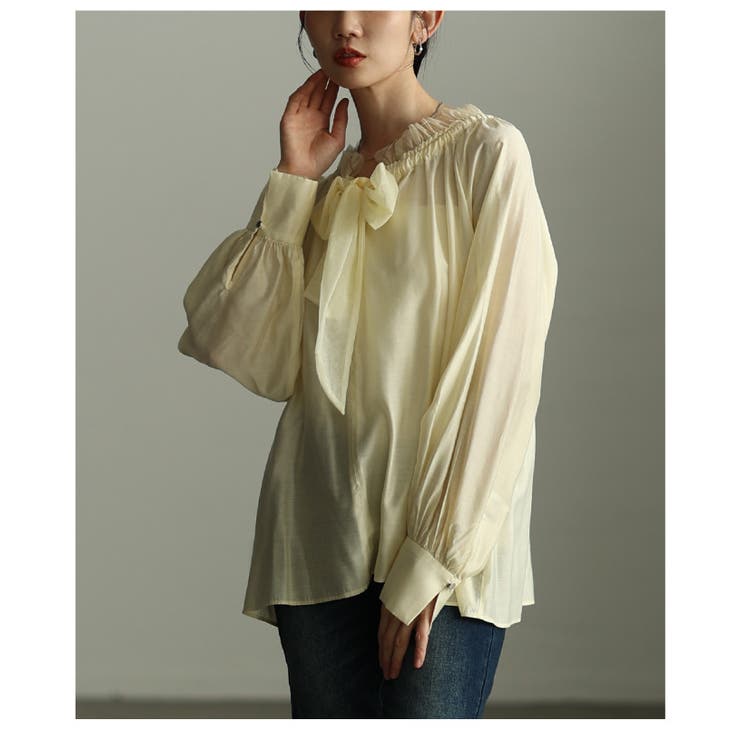 イエロー | 洗練された華やかさを纏うリボンタイギャザーブラウス レディース ファッション | Sawa a la mode