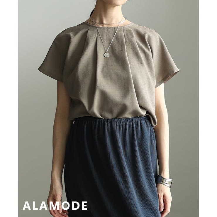 モカ | シルエットで差がつくタックデザインブラウス レディース トップス | Sawa a la mode